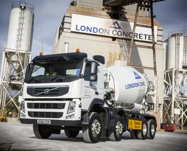 Volvo FM11-370 truck